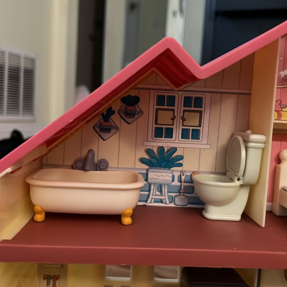 Bluey Family Home Playset - Picture 2 of 7